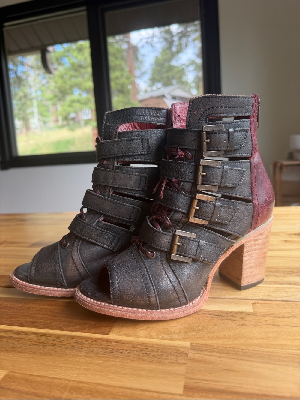 Freebird Braeden - Women’s Black Distressed Strappy Buckle Heeled Sandals - Picture 3 of 8